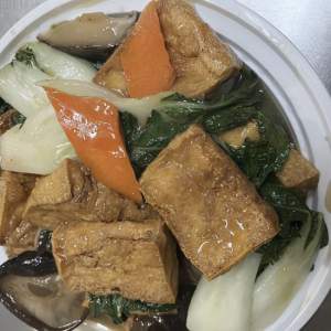 J9. Red Fried Bean Curd with Chinese Mushroom 红烧豆腐