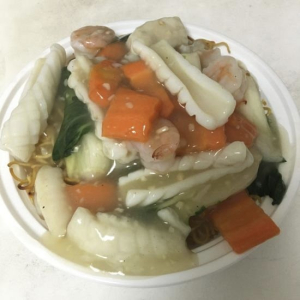 C2. Seafood with Pak Choy Crispy Chow Mein 海鲜炒麵