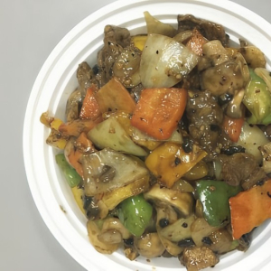 F8. Beef with Green Pepper & Black Bean Sauce 豉椒牛肉