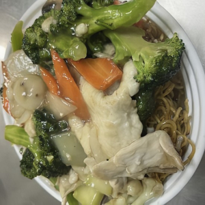 C8. Chicken with Mixed Vegetables Crispy Chow Mein 鸡什菜炒麵