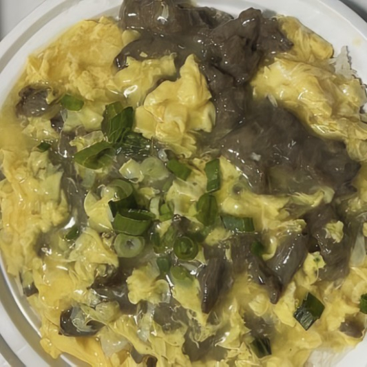 B20. Scrambled Egg with Beef on Rice 滑蛋牛饭