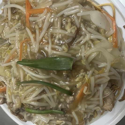 C6. Chicken with Bean Sprout Crispy Chow Mein 鸡丝炒麵