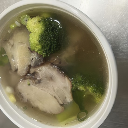 A5. Wonton with BBQ Pork Soup 叉燒雲吞湯