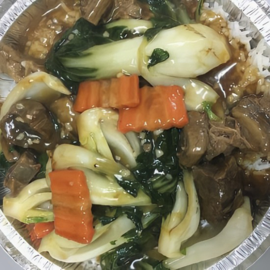 B19. Beef Brisket Vegetables on Rice 时菜牛腩饭