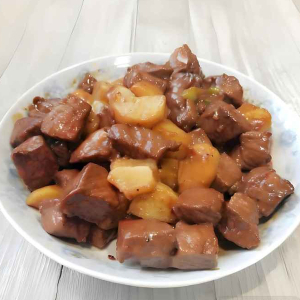 Fried Diced Beef Tenderloin with Black Pepper Sauce 黑椒牛柳粒