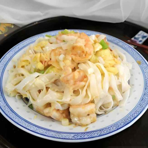 Fried Rice Noodles with Shrimps & Scrambled Egg 滑蛋蝦仁炒河