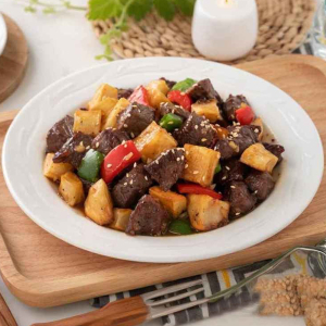 Fried Diced Beef Tenderloin with Honey Pepper Sauce 蜜椒薯角牛柳粒