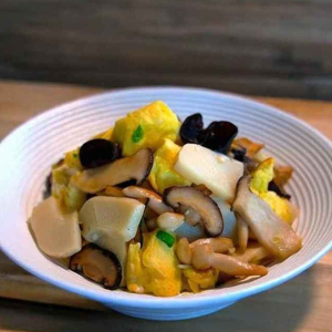 Stir Fried Pumpkin with Mushrooms 鲜南瓜炒雞菌