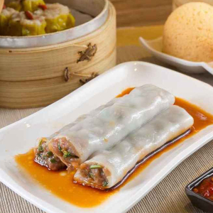 38. Steamed Rice Roll with Beef Coriander
