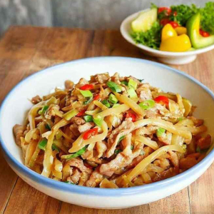 Fried Pork Jawl Meat with Preserved Vegetables & Pepper 炸菜尖椒炒豬爽肉