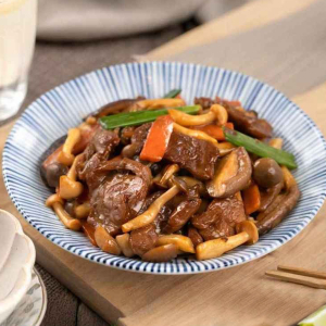 Fried Pork Jawl Meat with King Mushroom & Spicy Sauce XO醬皇子菇炒豬爽肉