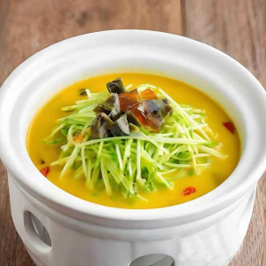 Snow Pea Leaves with Garlic in Broth 上湯/蒜子浸豆苗