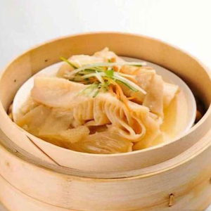 9. Steamed Beef Tripe with Ginger & Green Onion 薑蔥牛百葉