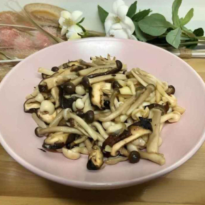 Deep Fried Spare Ribs with Garlic 金蒜脆香骨