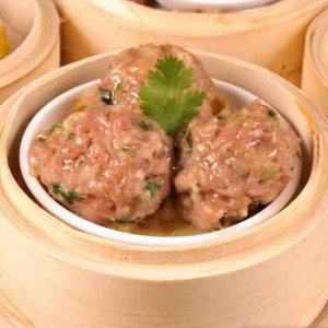 6. Steamed Beef Ball with Bean Curd 鮮竹牛肉球
