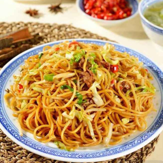 Fried Crispy Noodles with Shredded Meat & Bean Sprout 銀牙肉絲炒麵