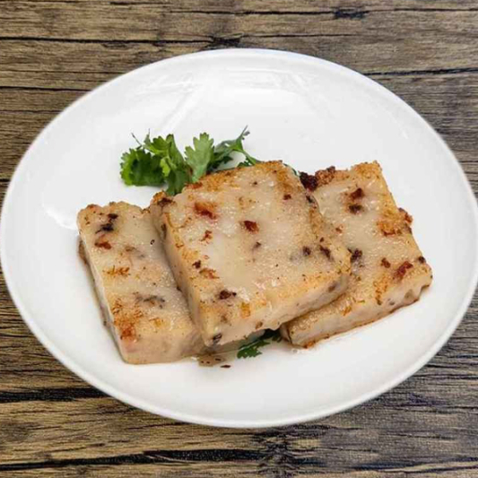 32. Pan Fried Turnip Cake 香脆蘿蔔糕