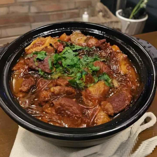 Fried Satay Beef with Vermicelli in Hot Pot 沙爹牛肉粉絲煲