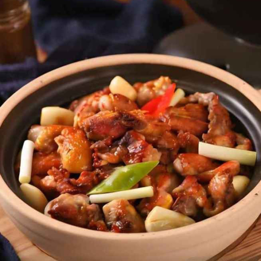 Chicken with Scallion & Ginger in Hot Pot 啫啫走地雞煲
