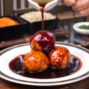 Braised Meatballs with Sweet Soy Sauce 紅燒獅子頭