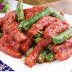 Stir-Fried Beef Tenderloin with Green Chili 杭椒牛柳