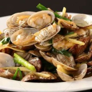 Stir-Fried Clams with Black Bean Sauce 豉汁炒蜆