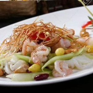 Stir-Fried Scallop Squid and Shrimp 招牌炒三鮮