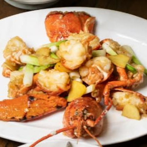 Stir-Fried Lobster with Ginger and Green Onion 薑蔥龍蝦