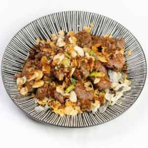 Stir-Fried Beef Tenderloin with Garlic 蒜香牛柳