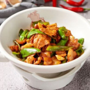 Stir-Fried Pork Belly with Green Chili 農家小炒肉