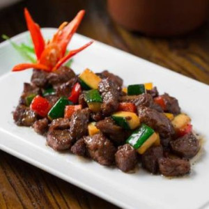 Stir-Fried Beef Tenderloin with Zucchini and Black Pepper 牛肉誘惑
