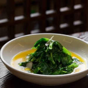 Pea Sprouts in Golden Broth 金湯豆苗