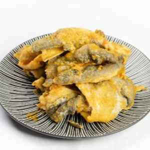Crispy Fish Skin with Salted Egg Yolk 老港金沙炸魚皮