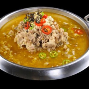 Braised Sliced Beef in Szechuan Pepper Broth 藤椒肥牛