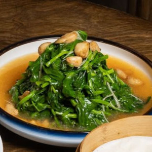 Pea Sprouts with Garlic in Superior Broth 上湯蒜子豆苗