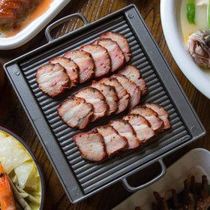 Grilled Pork Belly on Sizzling Iron Plate 鐵板烤肉