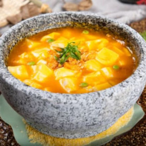 Egg Tofu with Crab Meat in Hot Pot 石鍋蟹黃玉子豆腐