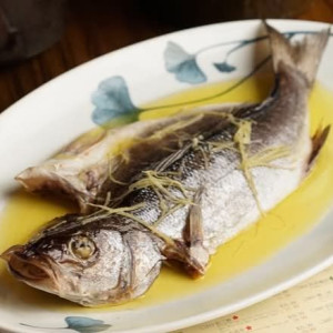 Steamed Sea Bass in Chicken Broth 雞汁鱸魚