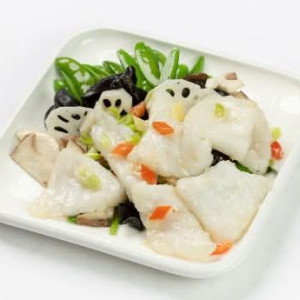 Stir-Fried Grouper Filet with Seasonal Vegetables 時菜炒斑球