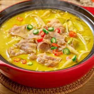 Braised Sliced Beef in Spicy Golden Chili Broth 金湯肥牛