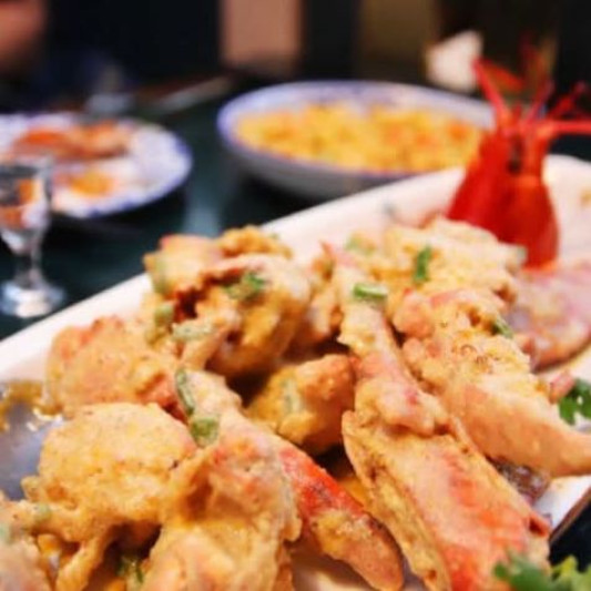 Stir-Fried Lobster with Salted Egg Yolk 金沙龍蝦