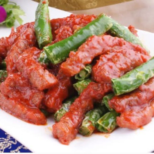 Stir-Fried Beef Tenderloin with Green Chili 杭椒牛柳