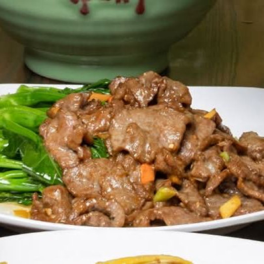 Stir-Fried Beef with Chinese Broccoli 芥蘭牛肉