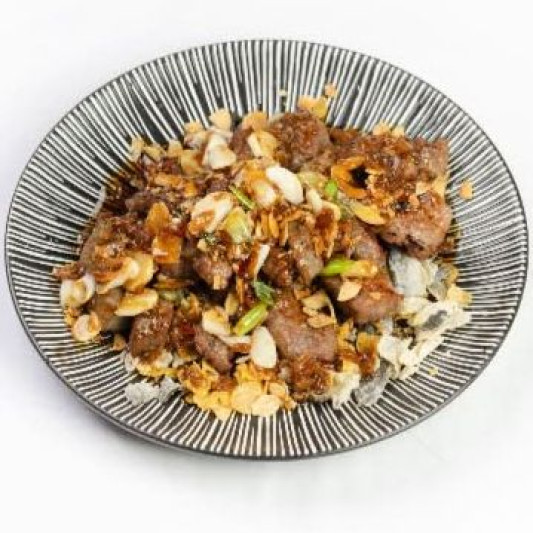 Stir-Fried Beef Tenderloin with Garlic 蒜香牛柳