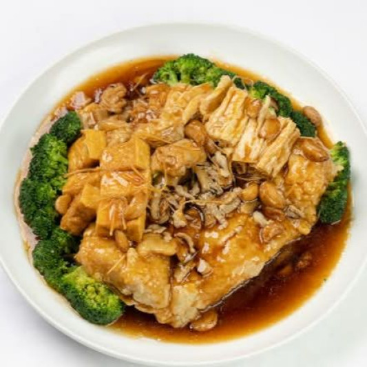 Braised Whole Grouper Tail 紅燒大斑尾 (整條）