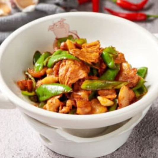 Stir-Fried Pork Belly with Green Chili 農家小炒肉