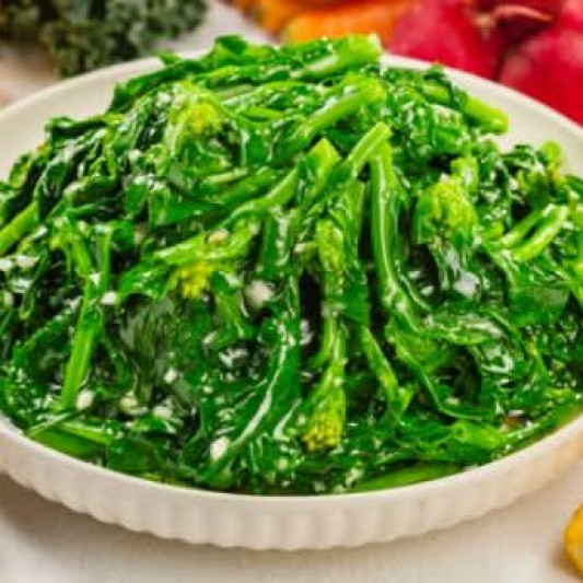 Stir-Fried Choy Sum Sprouts with Garlic 蒜蓉菜心苗