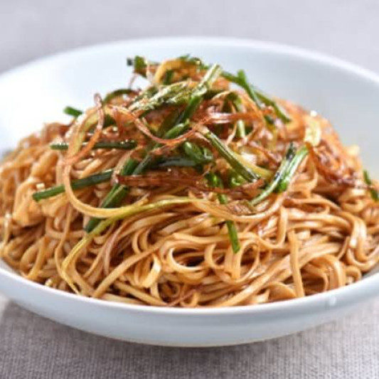 Noodle Mix with Fried Onion and Soy Sauce 蔥油拌麵