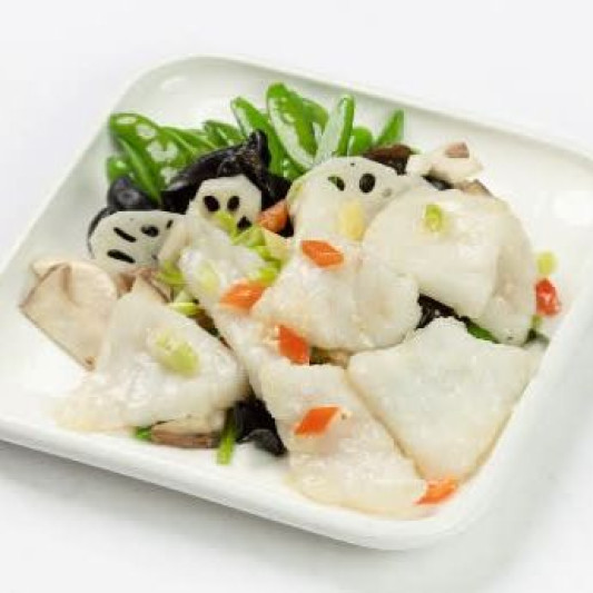 Stir-Fried Grouper Filet with Seasonal Vegetables 時菜炒斑球