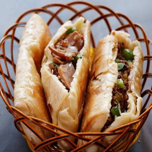 Burger with Donkey Meat and Steamed Pastry 驴肉焖子火烧